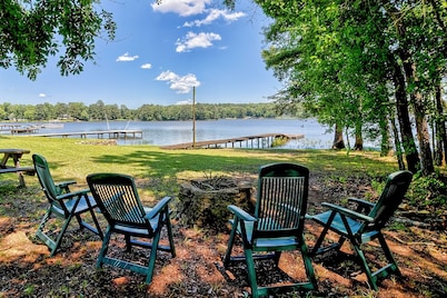 
Beaver Creek Bungalow- Boat Ramp/Dock, WiFi, Single Level