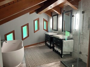 Shower, jetted tub, hair dryer, towels