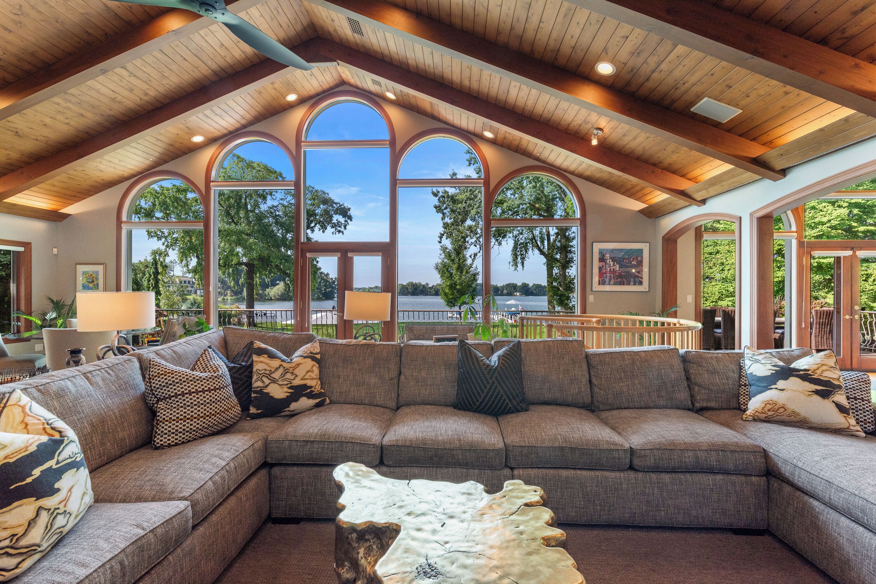 Kohl Manor Luxury Lake 8br Year Round Retreat Pool, Cinema, Arcade On Laclabelle - Oconomowoc, WI