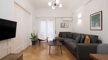 Design Apartment, Kitchen, City View | Living area | 43-inch TV with cable channels