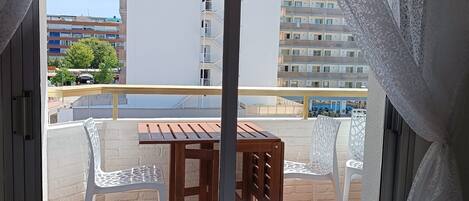 تناول الطعام بالخارج