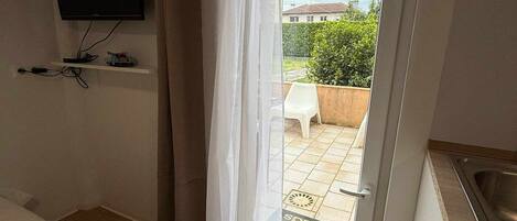 1 dormitori, planxa i posts de planxar, wifi i roba de llit