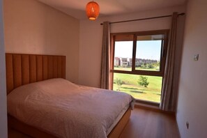 2 bedrooms, iron/ironing board, travel cot, free WiFi