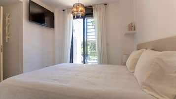 3 slaapkamers, een strijkplank/strijkijzer, reisbedje, gratis wifi