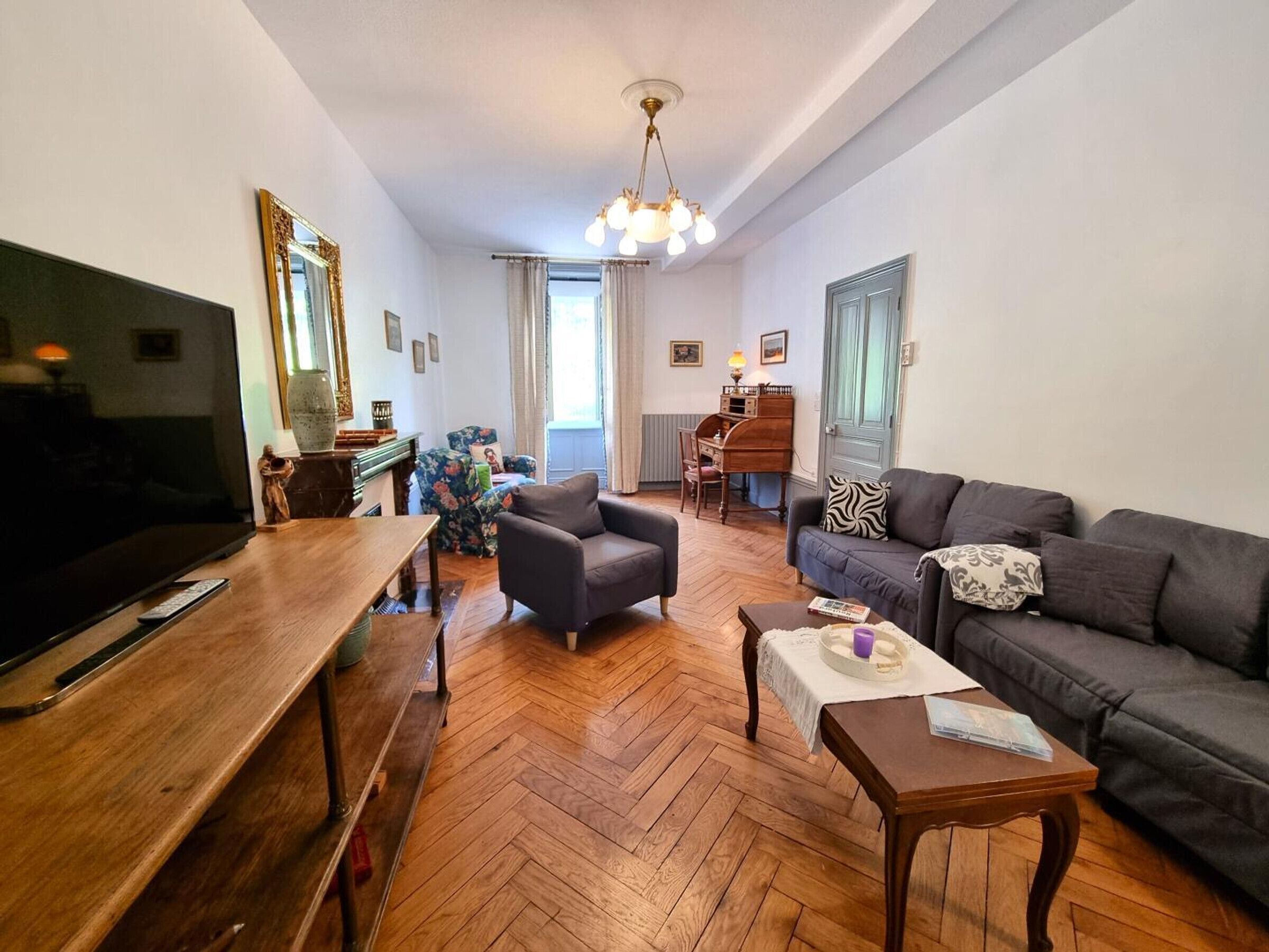 Gîte Confortable à Néronde Pour 6 Personnes Avec Wifi Et Jardin - Feurs