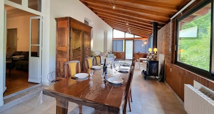 Gßte confortable à Néronde pour 6 personnes avec Wifi et jardin