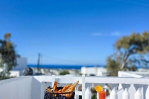 Property grounds - Calypso Heaven : Double Room with Balcony (Vothonas)