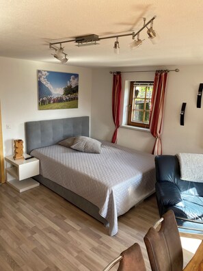 2 slaapkamers, reisbedje, gratis wifi, beddengoed