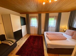 2 quartos, berço de viagem, Wi-Fi de cortesia, roupa de cama