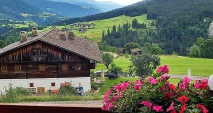 Mountain view vacation apartment for two