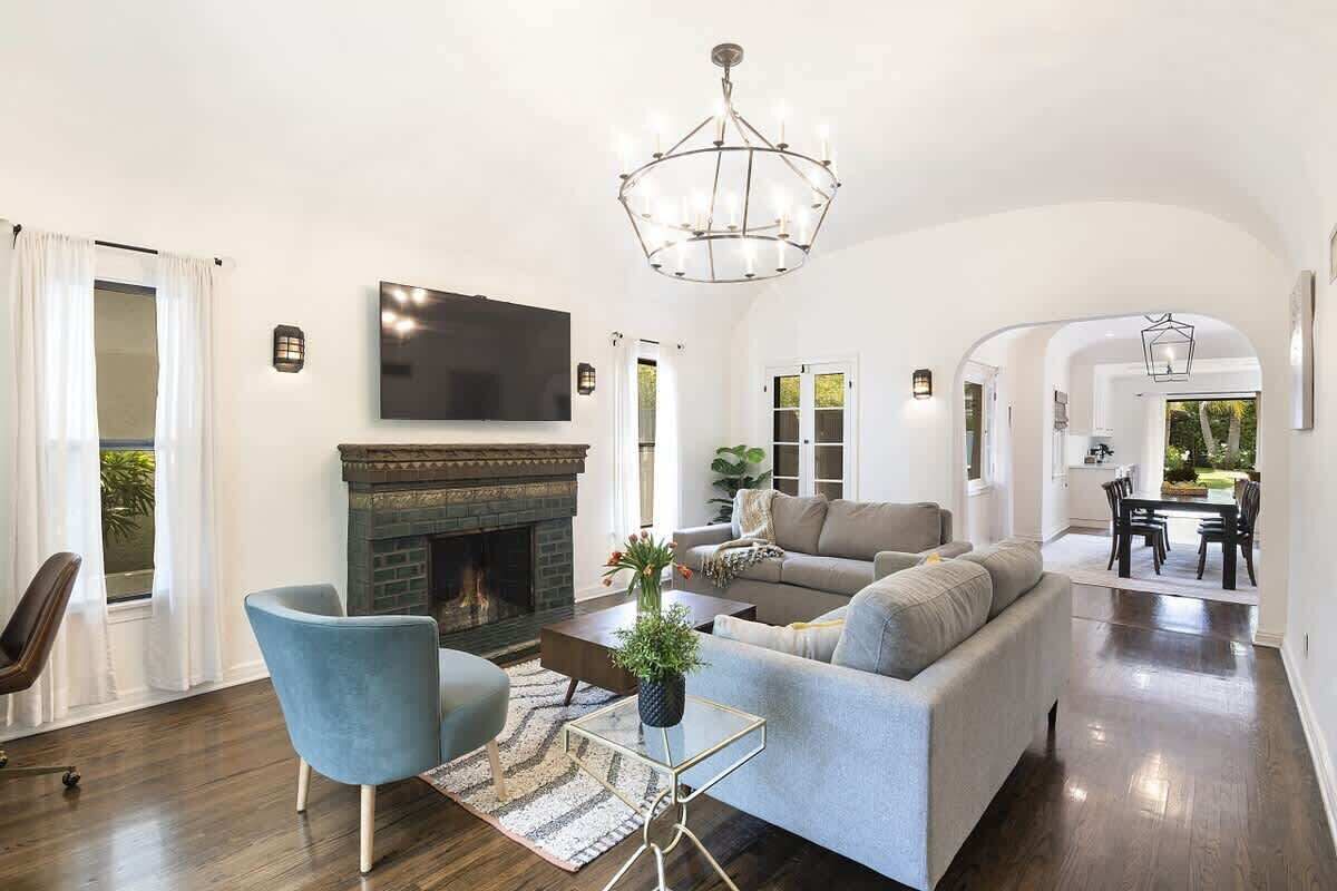 电视、壁炉、办公室