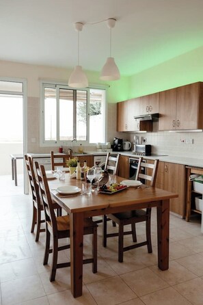 Dining - Leah's Deluxe Villa (Tersefanou)