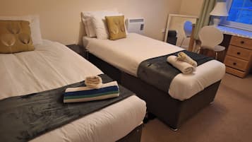 2 kamar tidur, setrika/meja setrika, Wi-Fi gratis, dan seprai linen