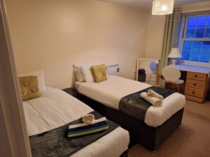 2 bedrooms, iron/ironing board, free WiFi, bed sheets