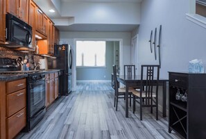 Fridge, microwave, stovetop, dishwasher - Downtown Tempe Escape, Comm. Pool, Walk to ASU (Tempe)