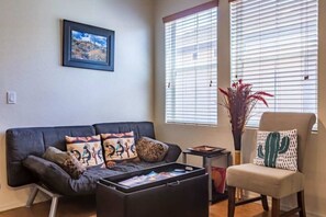 TV - North Phoenix Condo – Sunset Views + Community Heated Pool (Phoenix)