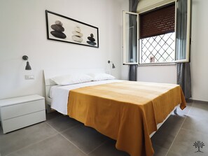 1 dormitorio, tabla de planchar con plancha, Internet y ropa de cama