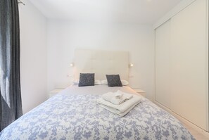 2 bedrooms, iron/ironing board, free WiFi