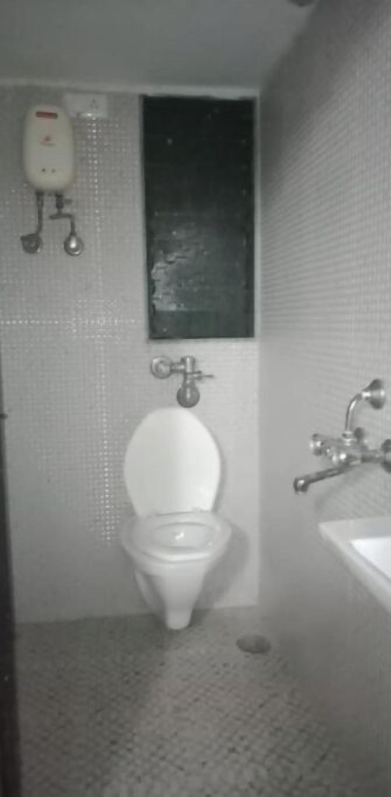 淋浴设施、毛巾、肥皂、卫生纸