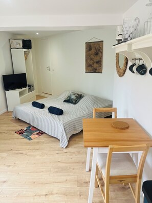 Iron/ironing board, free WiFi, bed sheets, wheelchair access