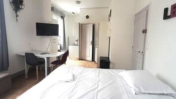 1 habitación, tabla de planchar con plancha, wifi y ropa de cama
