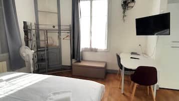 1 habitación, tabla de planchar con plancha, wifi y ropa de cama