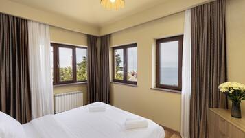 Deluxe Double or Twin Room, Sea View | Free WiFi