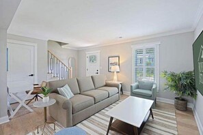 TV, offices - Southern Shadow- 8 mins to dtwn, 5 mins to beach (Mount Pleasant)