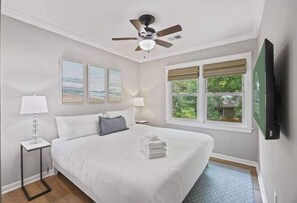 3 bedrooms, desk, iron/ironing board, travel crib