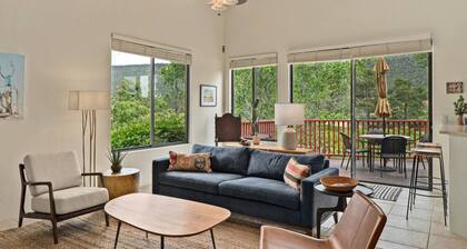 Golf Course Front Condo w/ Pool, Spa, Pickleball