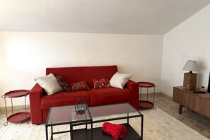 TV - Apt with Terrace & Garden near Como (Lipomo)
