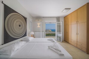 5 bedrooms, iron/ironing board, WiFi, bed sheets