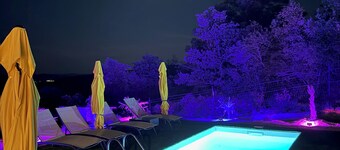 Bungalow private swimming pool EXTRA view, summer kitchen, plancha, petanque game, in the heart of nature