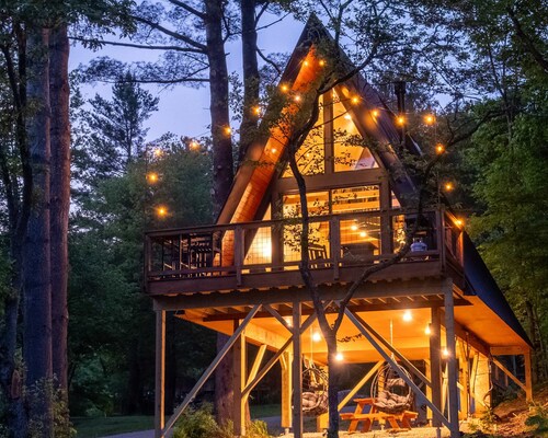 Designer A-Frame Treehouse near Stowe w/ Hot Tub, Sauna, Projector & Views
