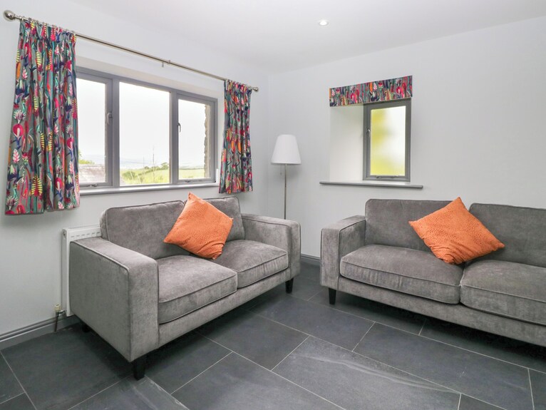 Fell View Cottage, Family Friendly, With Hot Tub In Kendal - Kendal
