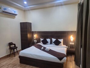 Comfort Double Room | Desk, laptop workspace, free WiFi - Hotel Shubh Mangal Grand (Gwalior)
