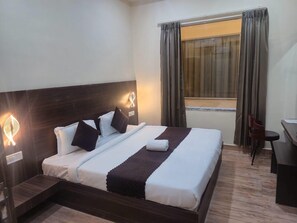 Basic Double Room | Desk, laptop workspace, free WiFi - Hotel Shubh Mangal Grand (Gwalior)