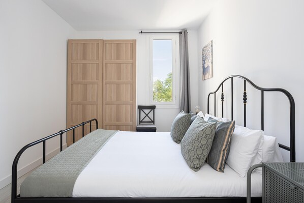 Bügeleisen/Bügelbrett, Reisekinderbett, kostenloses WLAN, Bettwäsche