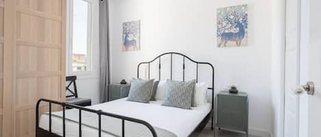 Tabla de planchar con plancha, cuna de viaje y wifi gratis