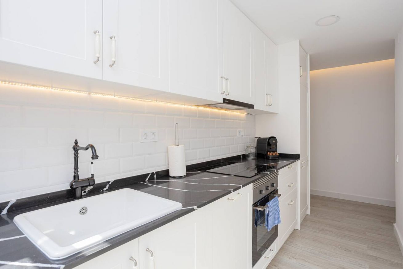 Køleskab, mikrobølgeovn, ovn, kogeplade