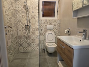 Douche, serviettes fournies