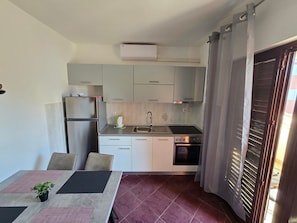 Fridge, oven, coffee/tea maker, cookware/dishes/utensils