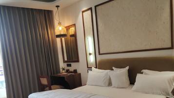 Premier Room | Desk, iron/ironing board, bed sheets