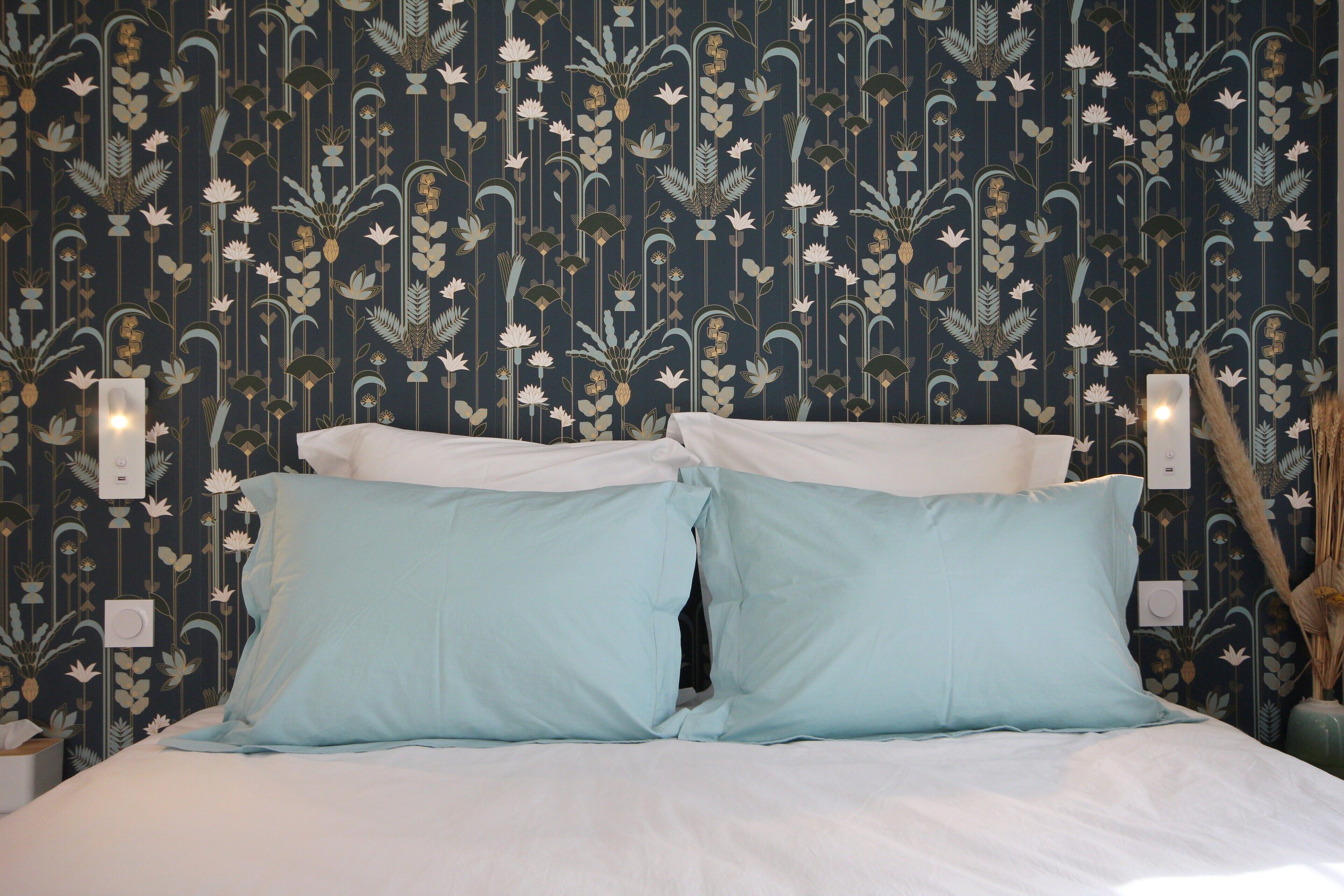 Double Room, 1 Queen Bed, Garden View | Desk, free WiFi