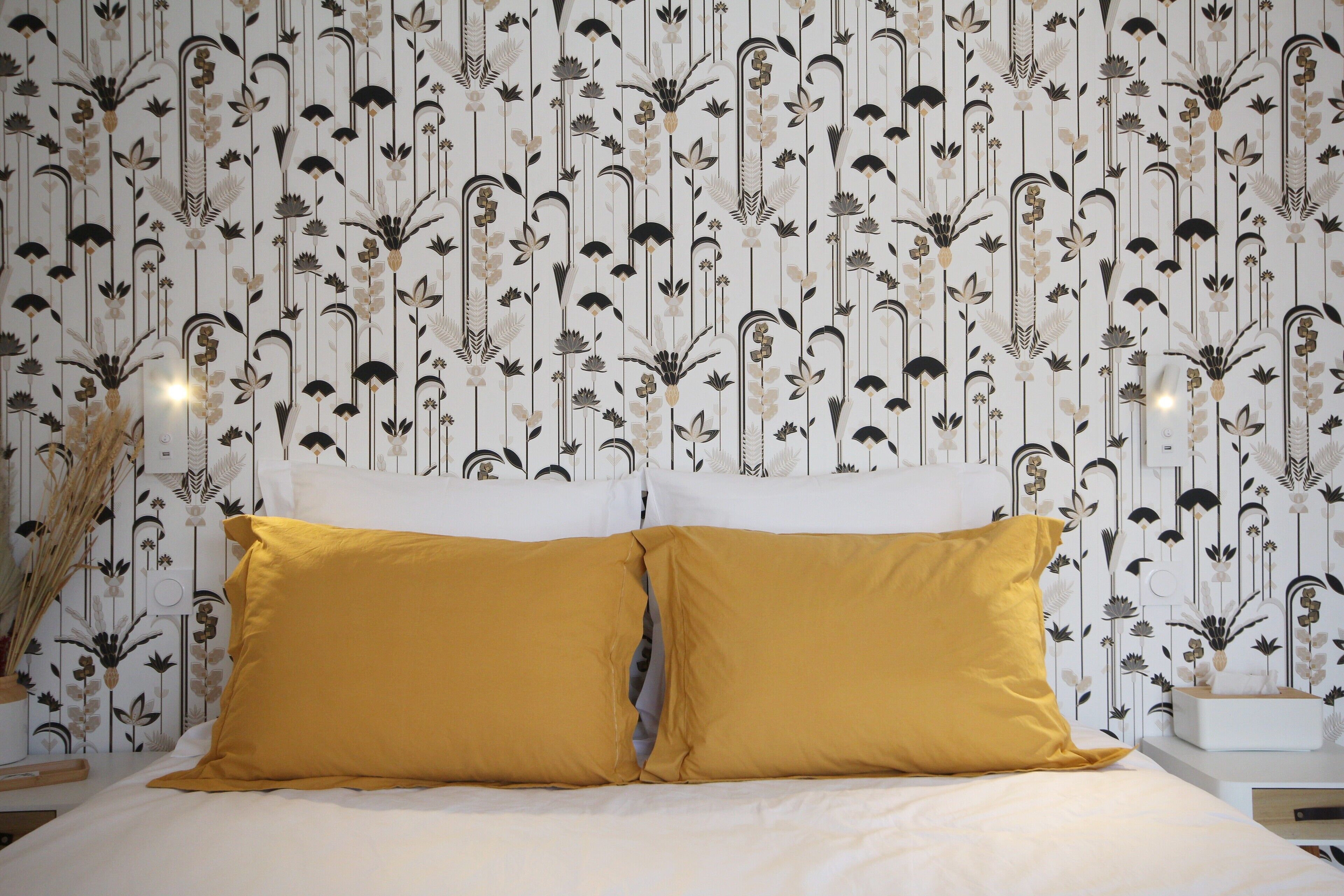 Family Suite, Garden View | Desk, free WiFi