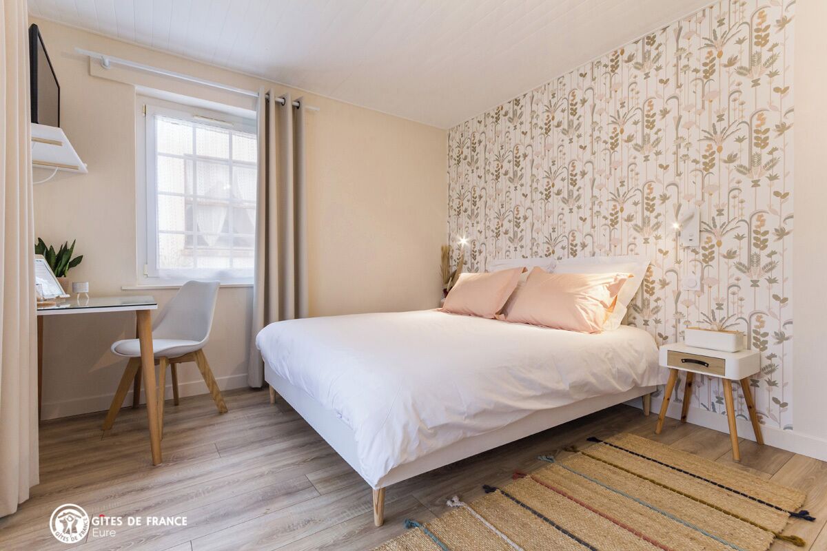 Double Room, 1 Queen Bed, Garden View | Desk, free WiFi