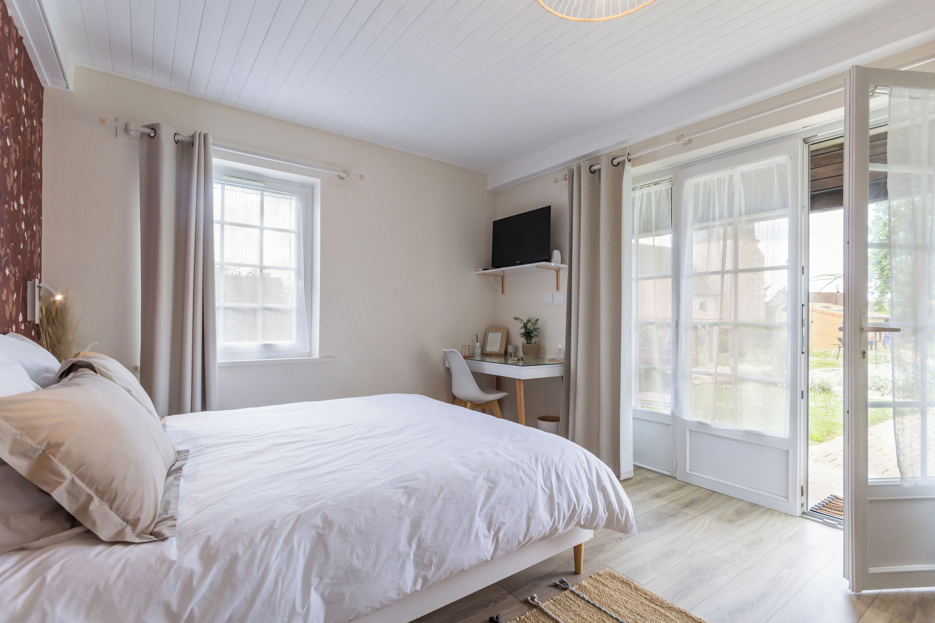 Chambre Double, 1 grand lit, vue jardin | Bureau, Wi-Fi gratuit