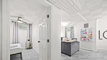 9 bedrooms, iron/ironing board, WiFi, bed sheets