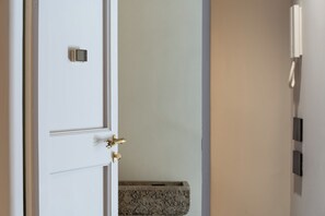 Interior - Arts & Crafts Apartments (Florence)