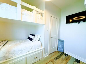 3 bedrooms, WiFi, bed sheets